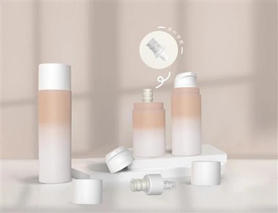 Sort luftløs pumpeflaske