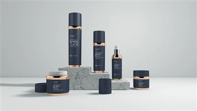 Farverige plastik kosmetiske krukker